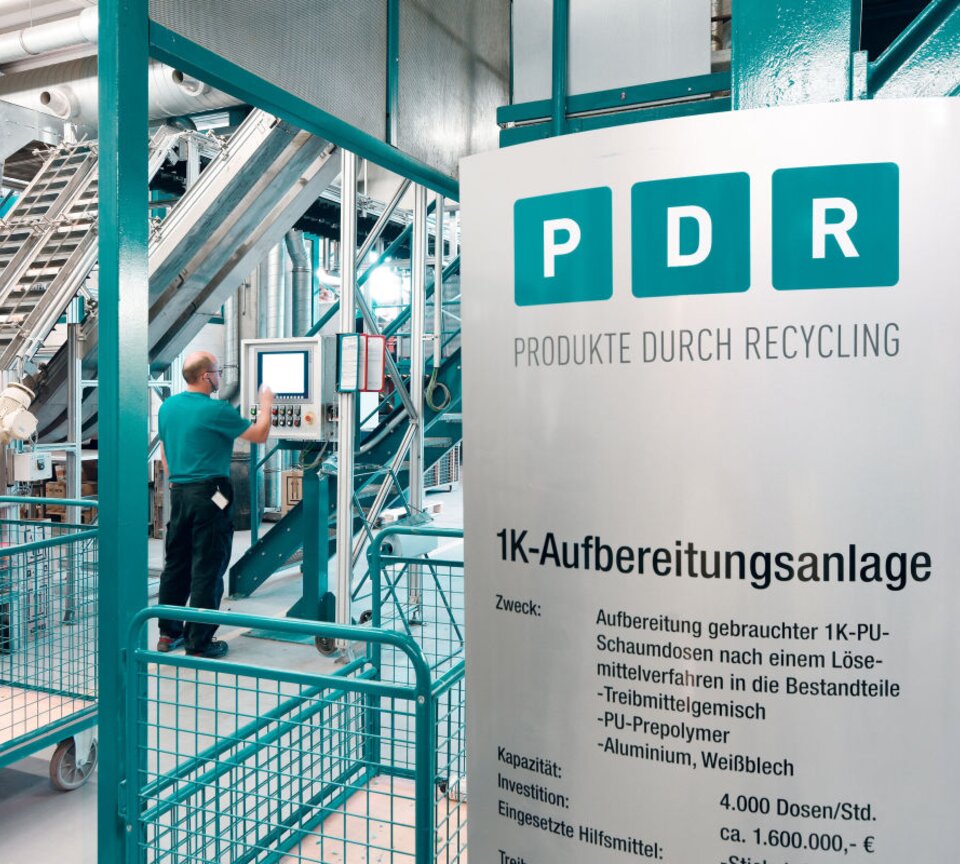 Aufnahme von einem Firmen-Schild im PDR-Gebäude 